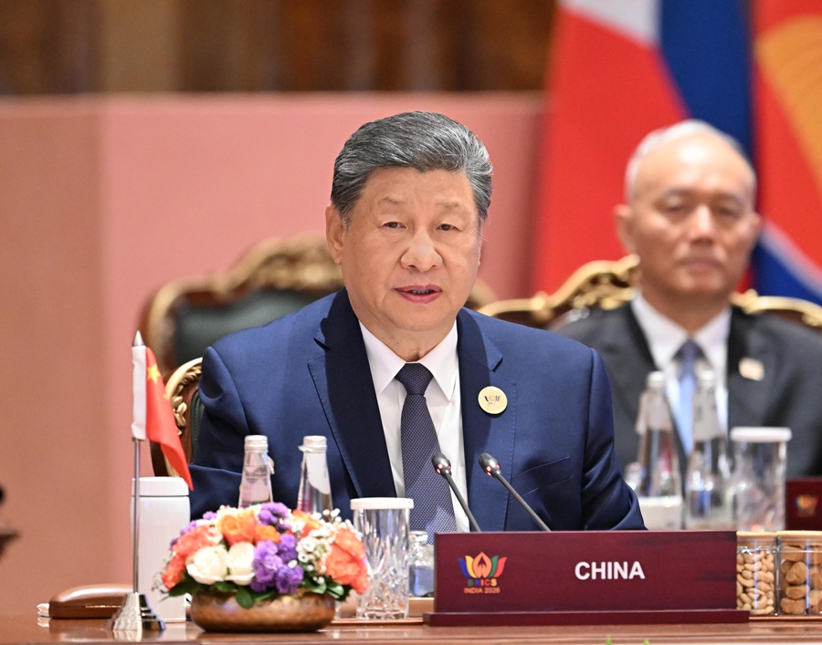 习近平在金砖国家领导人第十八次会晤第二阶段会议的...